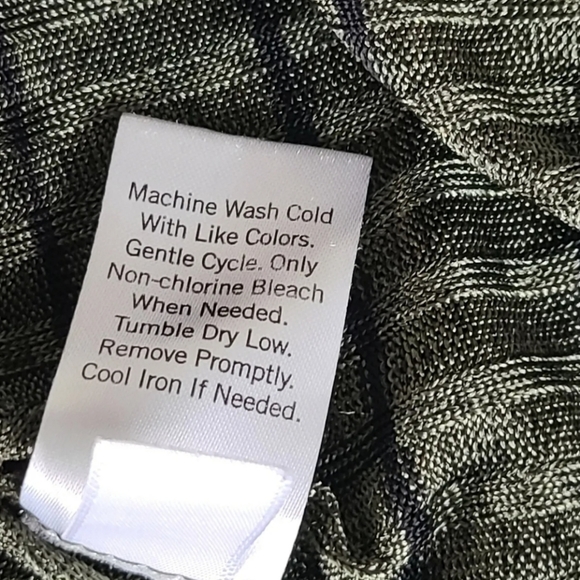 Apt. 9 Olive Cold-Shoulder Top, size M - Picture 9 of 9